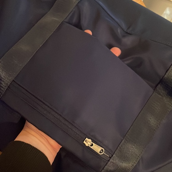 Navy blue weekender travel bag - Picture 3 of 5